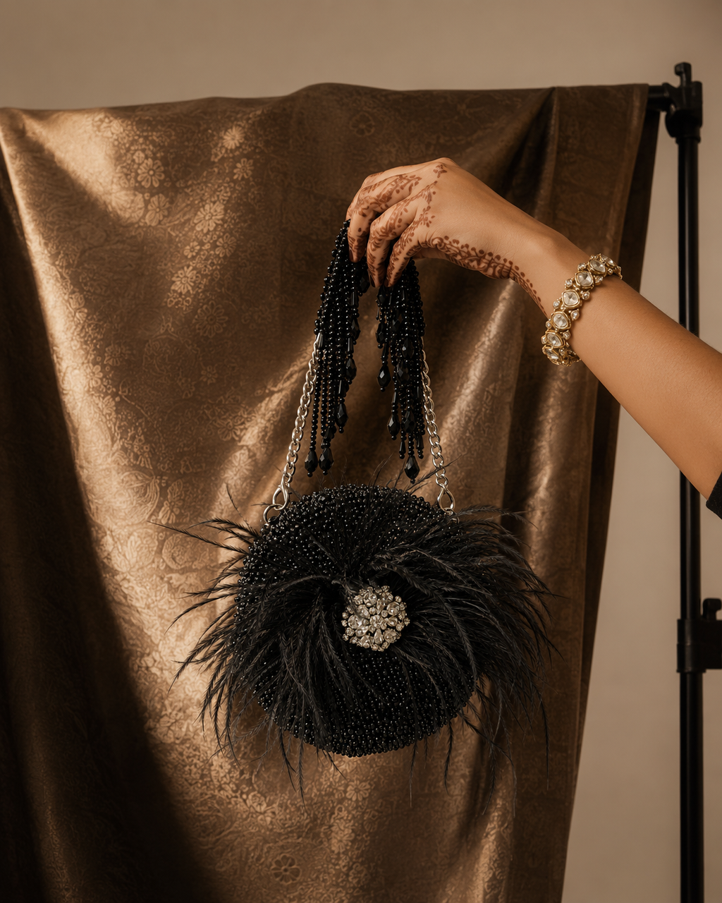 Noir Plume Feather Minaudière