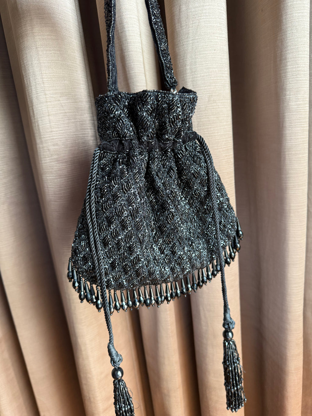 Aveline Potli (Black)