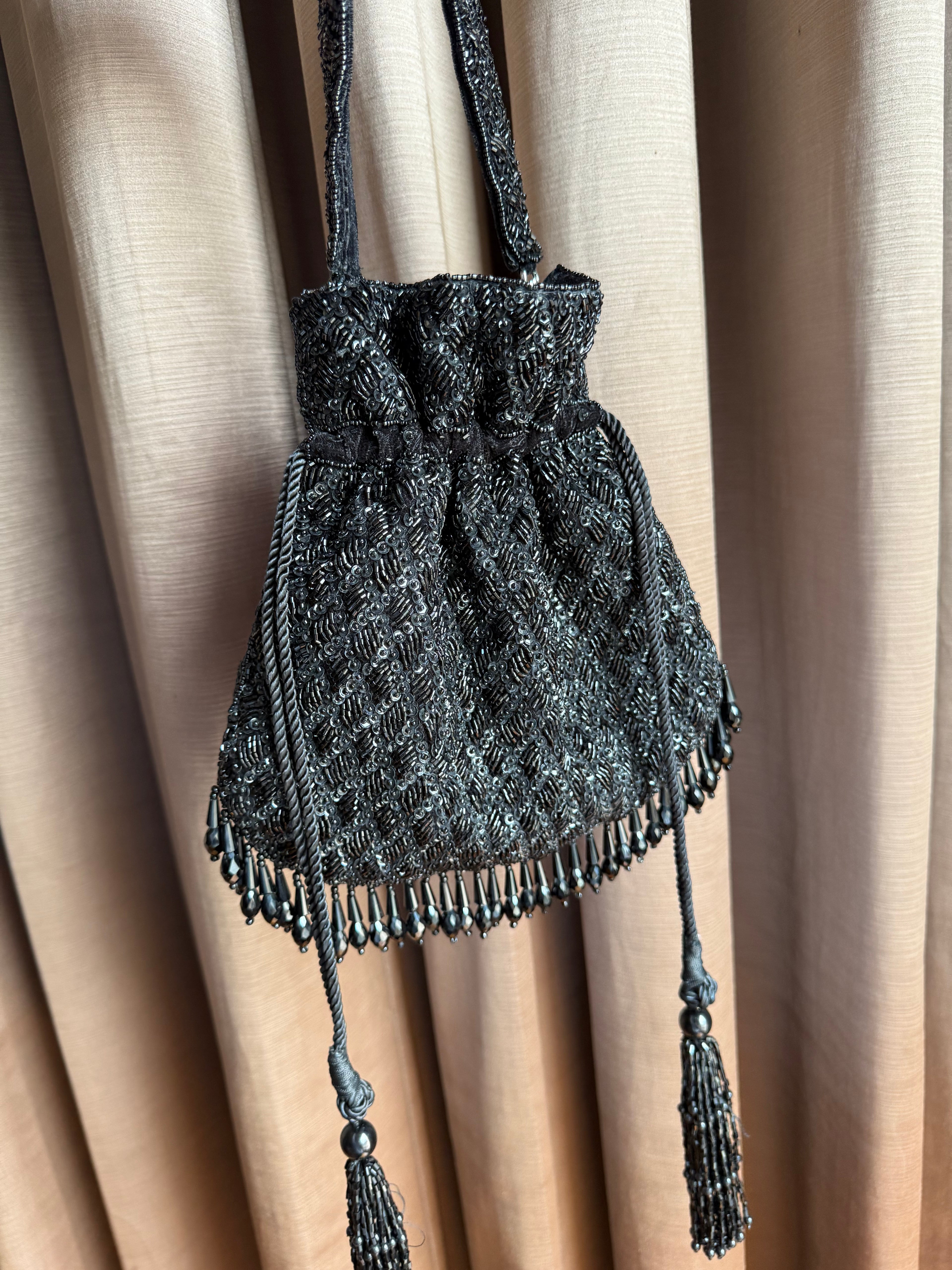 Aveline Potli (Black)